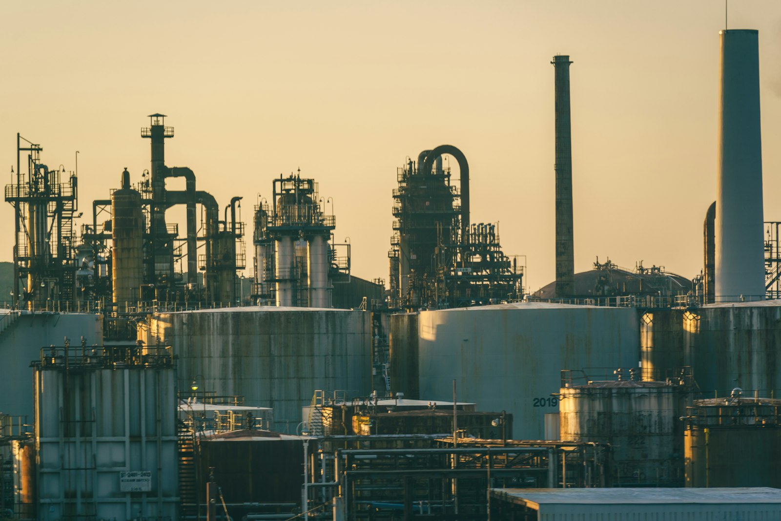 Oil refinery tanks and pipes